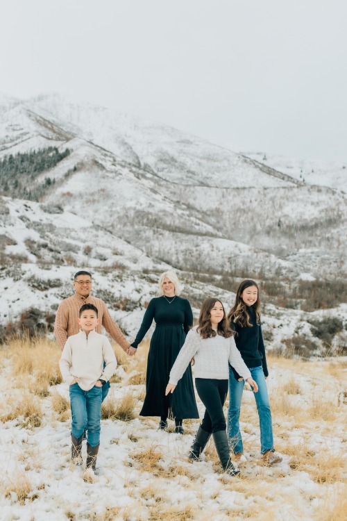 Winter Family Photographer in Utah County